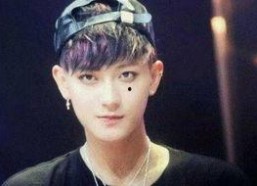 娱乐吃瓜社黄子韬,娱乐圈的“吃瓜”焦点，揭秘他的星途历程